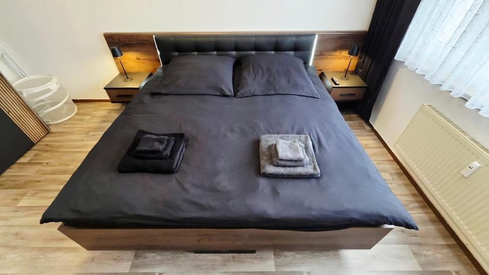 Bed, Bedroom, heating, internet, internet, pet friendly, towels, wardrobe