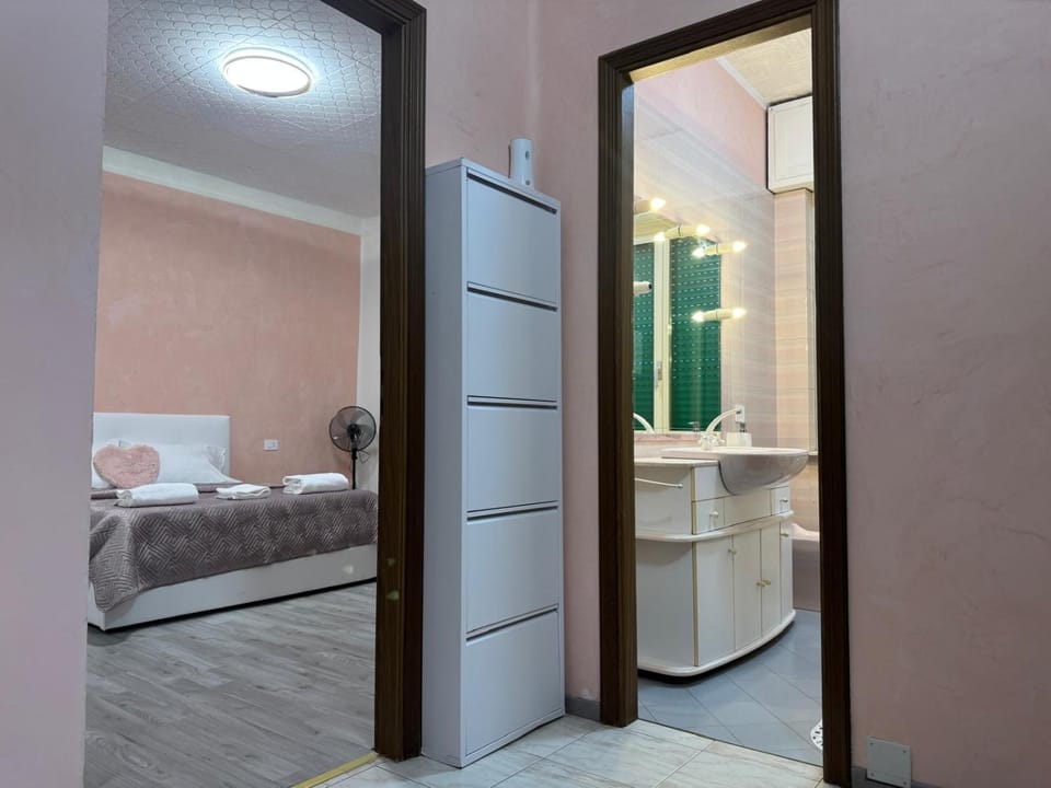 Bed, Bathroom, Bedroom, towels, wardrobe