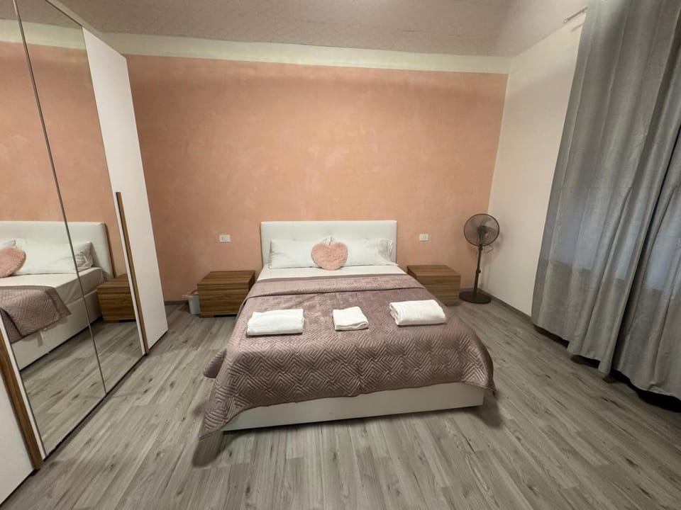 Bed, Photo of the whole room, Bedroom, towels, wardrobe