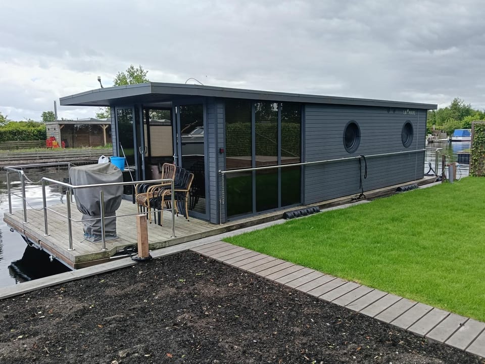 Property building, Patio, Day, Garden, Garden, Garden view