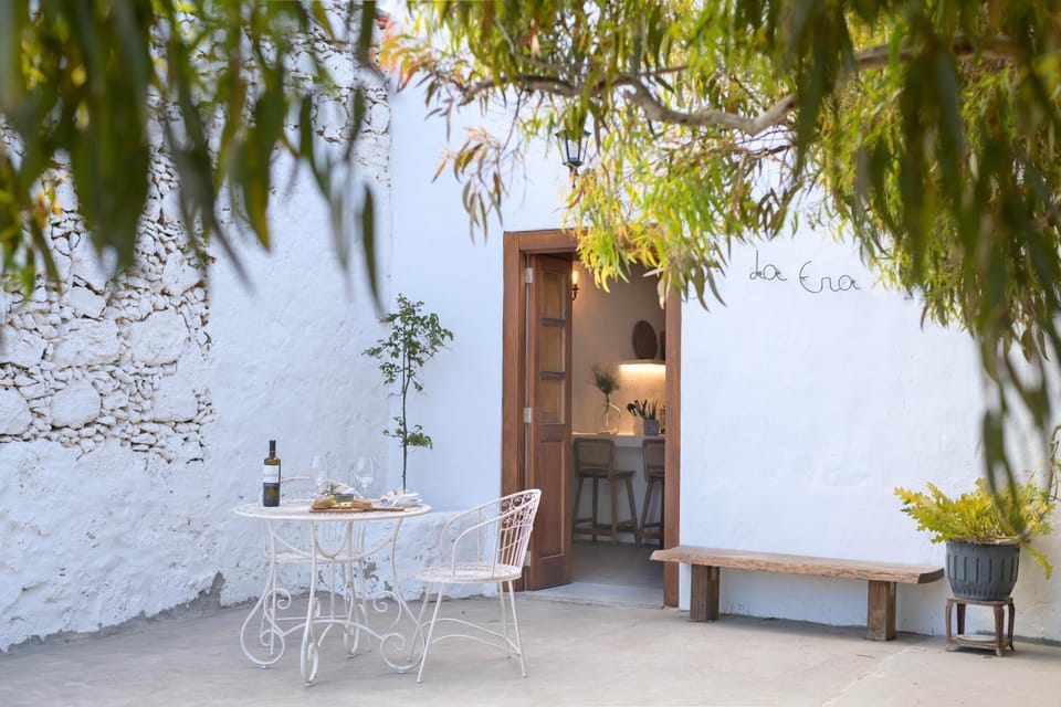 Patio, Spring, Day, Garden, Dining area, Garden view