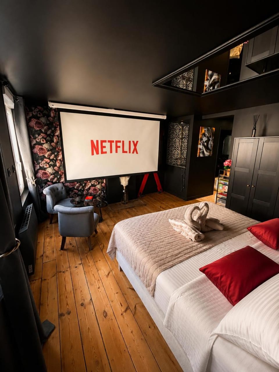 Photo of the whole room