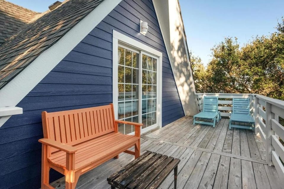 KD105A- Lou Lou's Hideway House in Kill Devil Hills