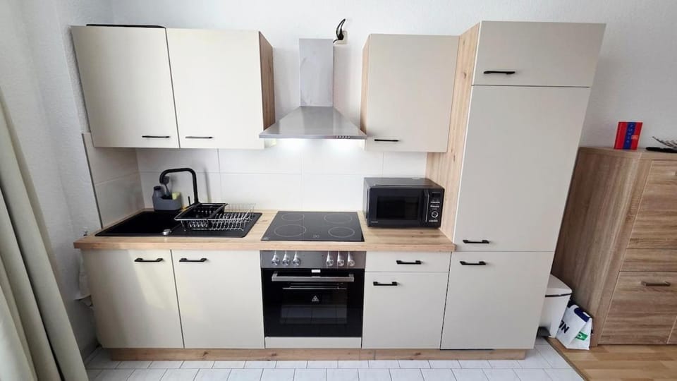 Coffee/tea facilities, Kitchen or kitchenette, heating, internet, microwave, oven, stove, toaster, acessibility