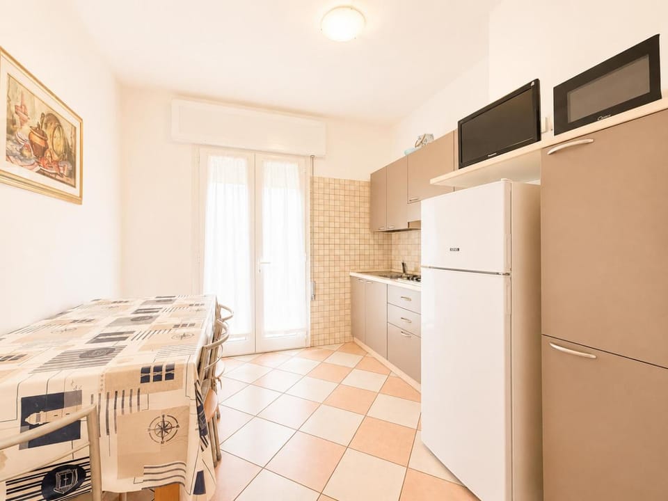 Dining area, Lunch, kitchen