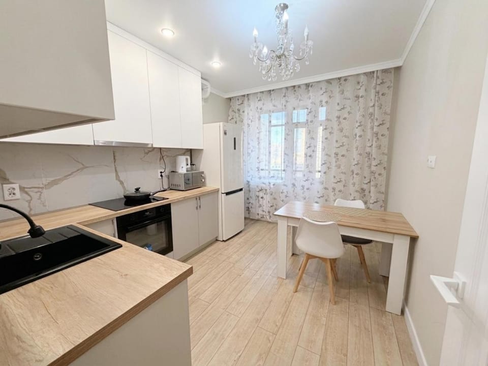 Kitchen or kitchenette, Dining area, oven, stove