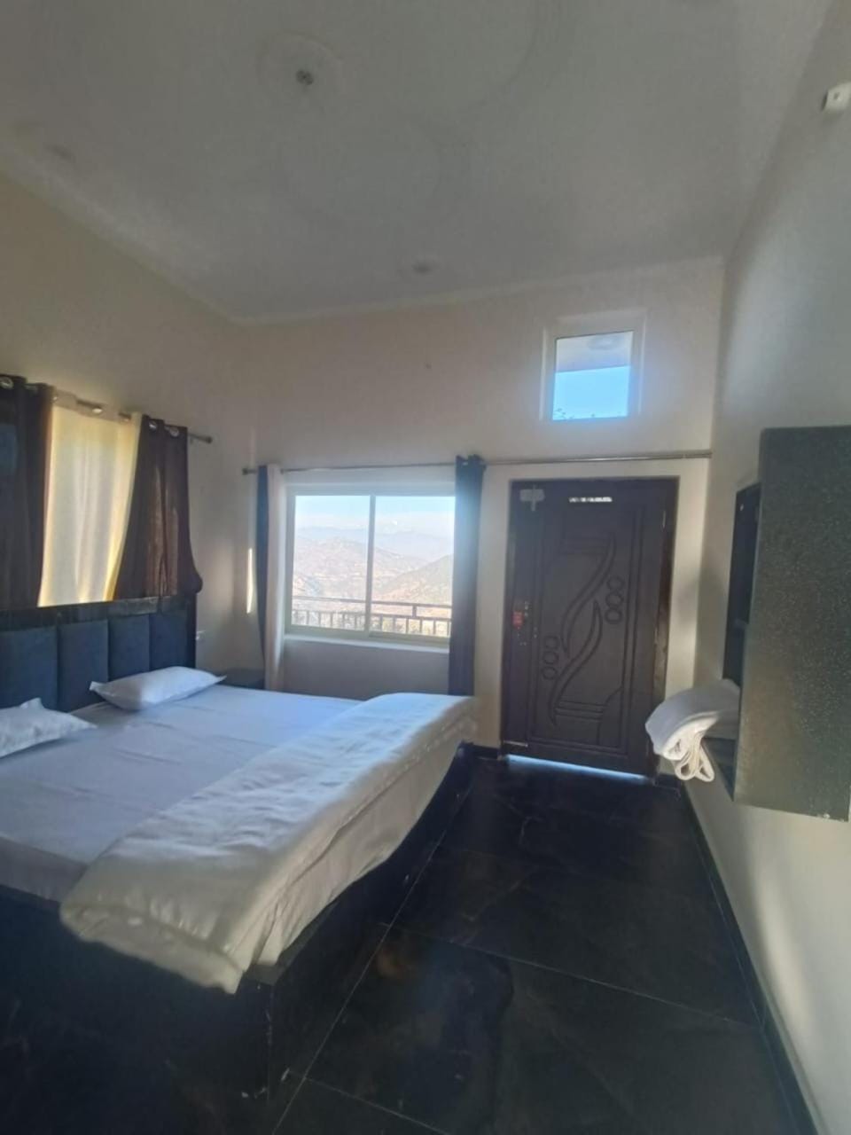 Happy Homestay and rooftop restaurant Vacation rental in Uttarakhand