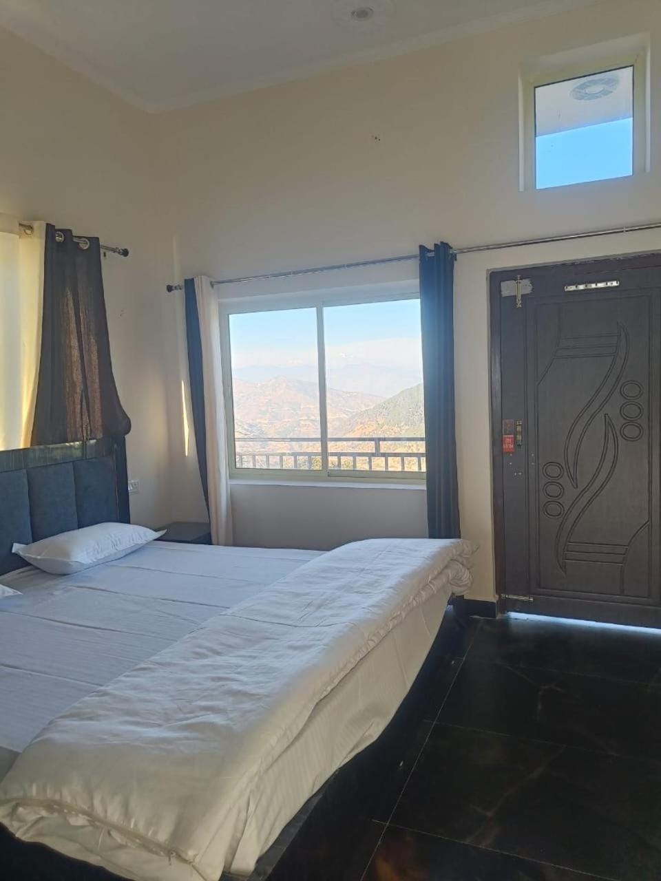 Happy Homestay and rooftop restaurant Vacation rental in Uttarakhand