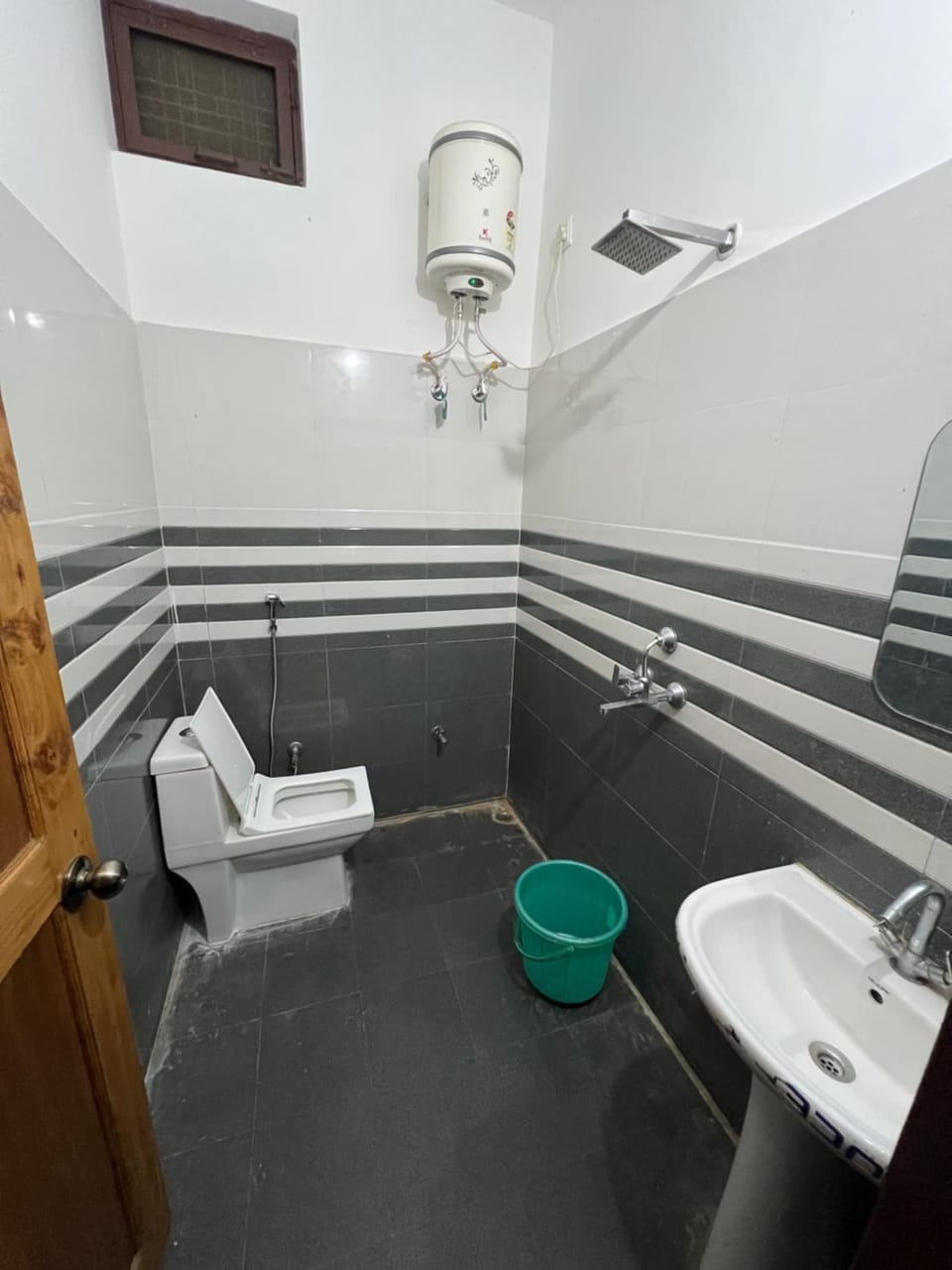 Happy Homestay and rooftop restaurant Vacation rental in Uttarakhand