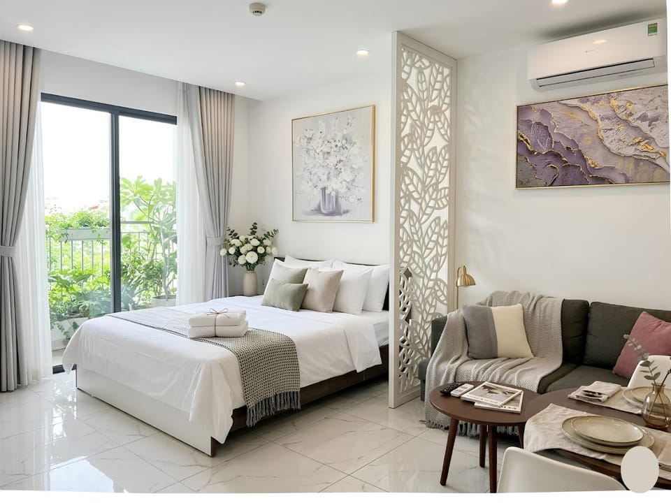 Bed, Living room, Seating area, Bedroom, air conditioner