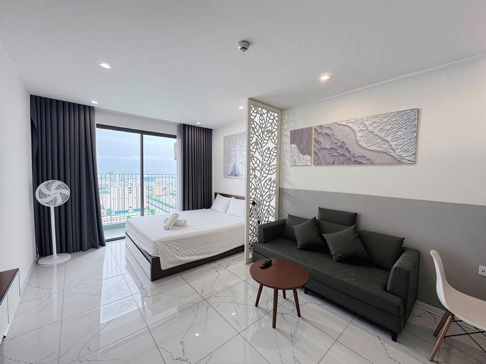 Bed, Living room, Photo of the whole room, Seating area, Bedroom