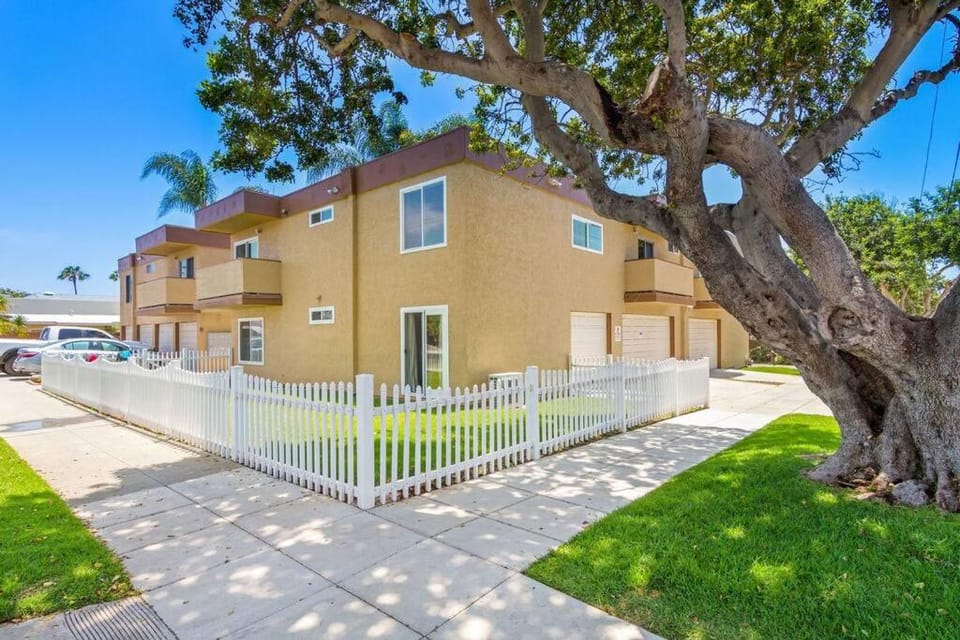 Hottest Neighborhood Walk to Beach House in Oceanside