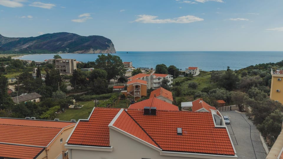 Property building, Natural landscape, Bird's eye view, City view, Sea view