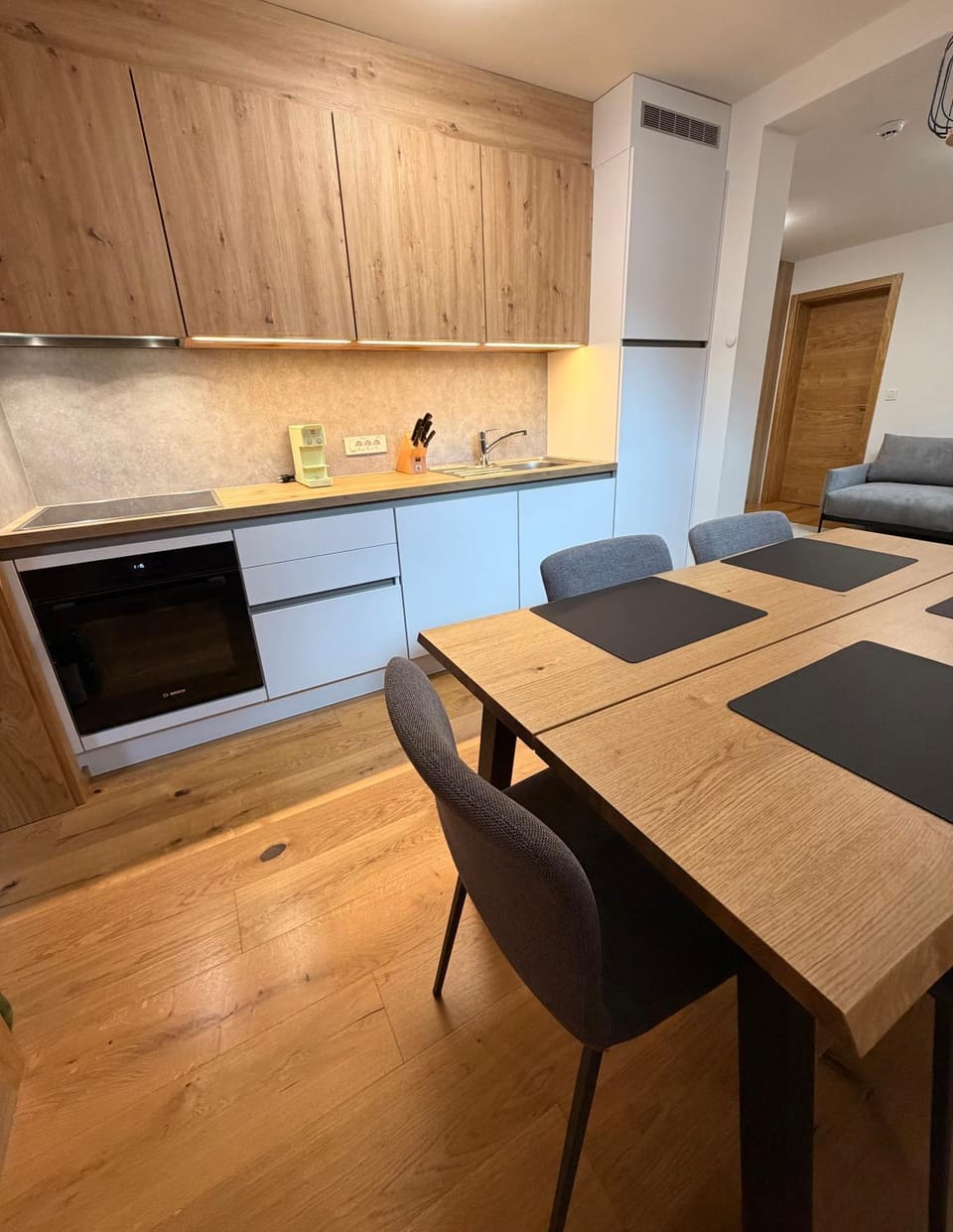 Kitchen or kitchenette, Dining area, stove
