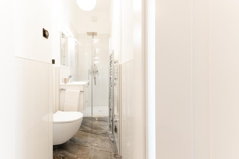 Shower, Toilet, Bathroom, towels
