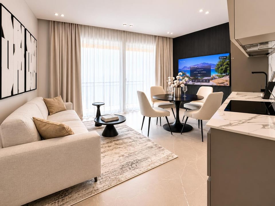 TV and multimedia, Living room, Seating area, Dining area
