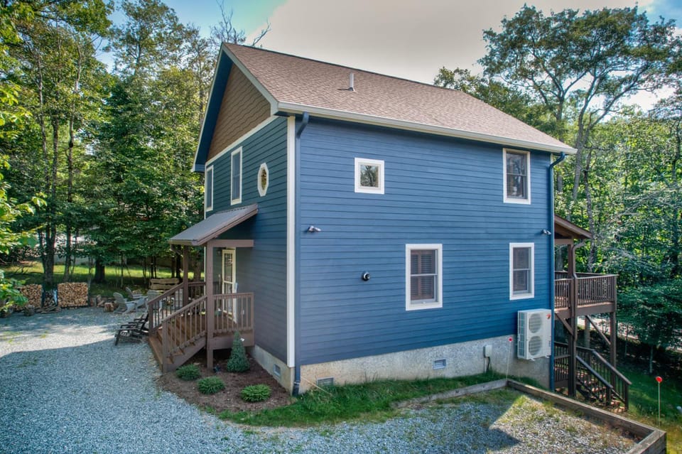 Dogwood Den House in Beech Mountain