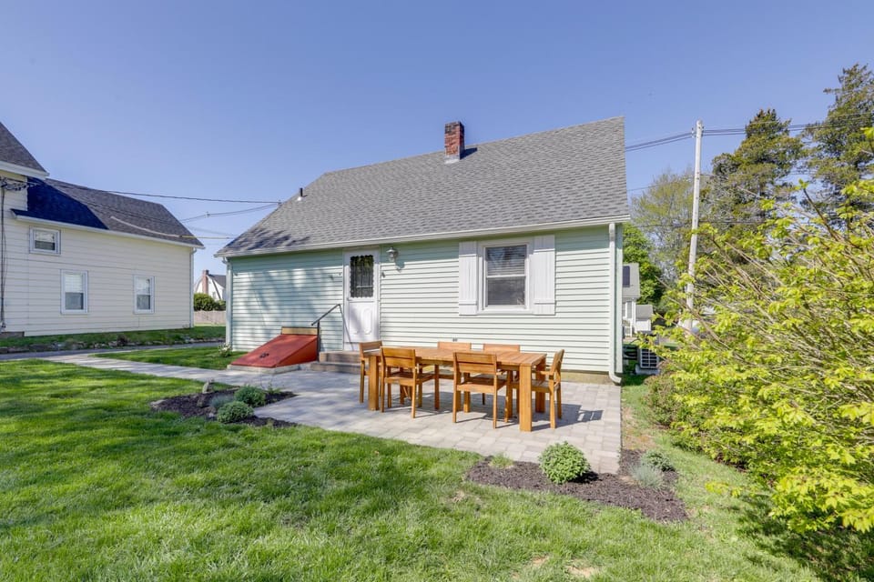 < 1 Mi to Dtwn Westerly! Walkable Coastal Escape House in Westerly