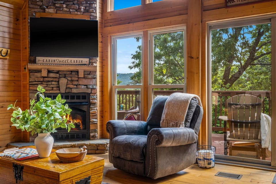 TV and multimedia, View (from property/room), Balcony/Terrace, Living room, Seating area, fireplace
