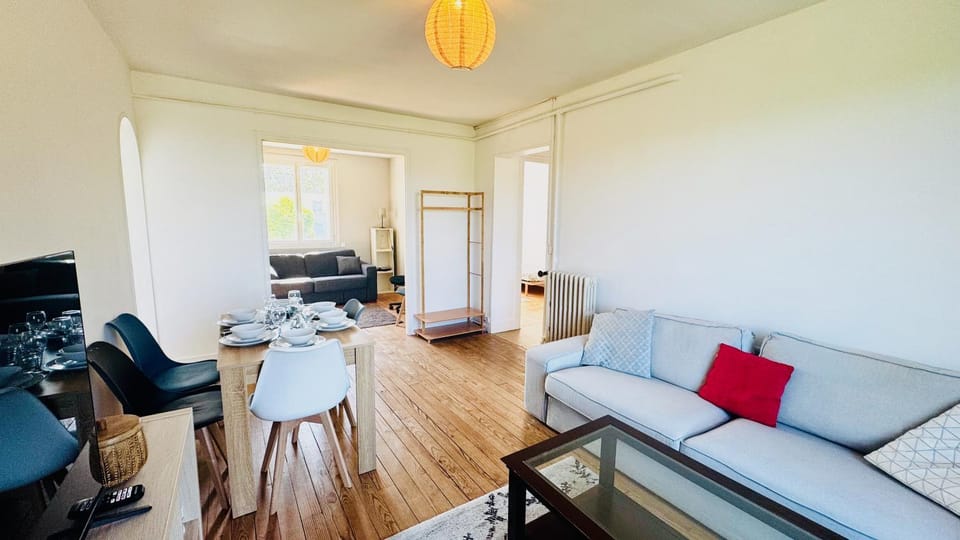 Living room, Seating area, Dining area