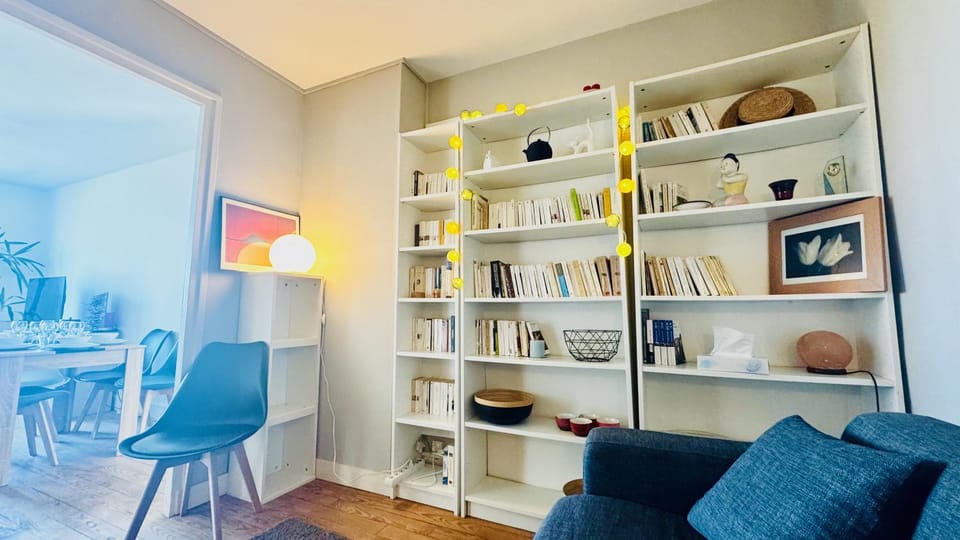 Library, Living room, Seating area
