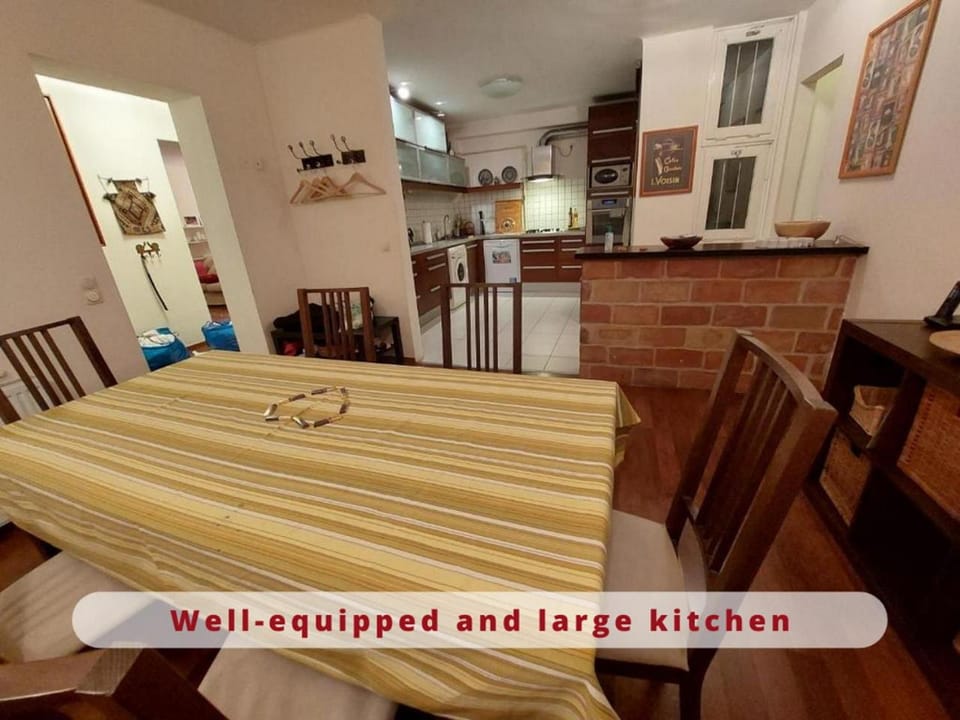 Dining area, kitchen