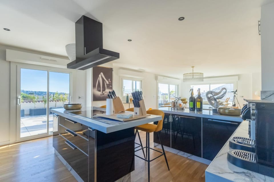 Penthouse de Luxe à Bandol Terrasse 200m2 Garage Port & Plage Apartment in French Riviera