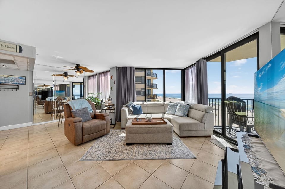 Beachfront Condo! Free Beach Chair Service by Dolce Vita Getaways Apartment in Panama City Beach