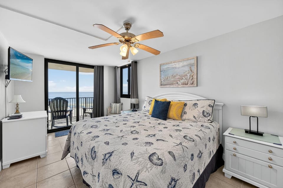 Beachfront Condo! Free Beach Chair Service by Dolce Vita Getaways Apartment in Panama City Beach