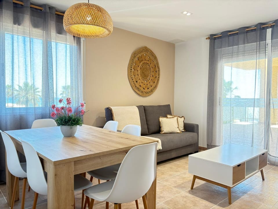 Living room, Dining area, air conditioner