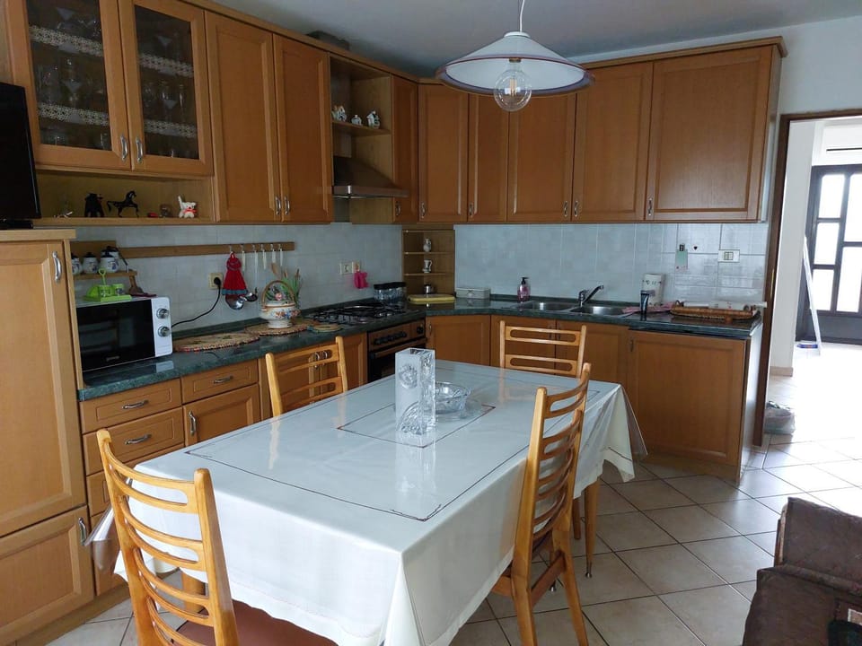 Kitchen or kitchenette, Dining area, dishwasher, oven, stove