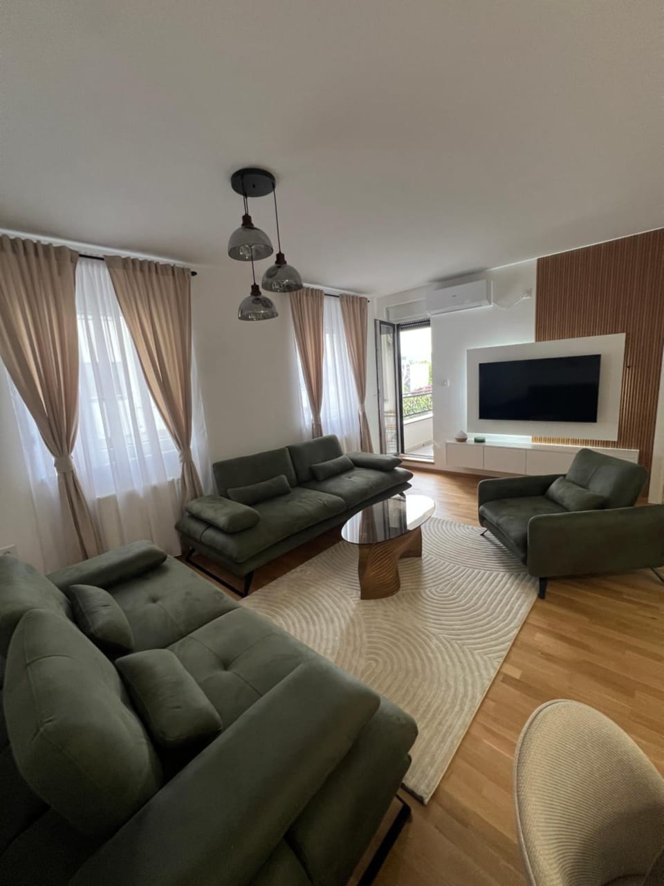 Day, Living room