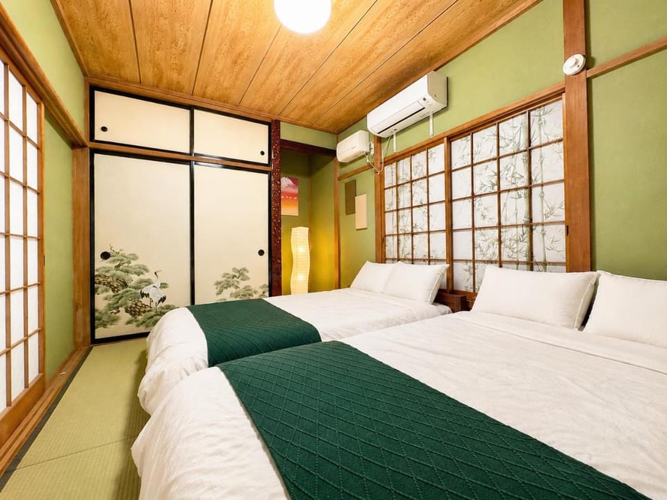 Bedroom, air conditioner