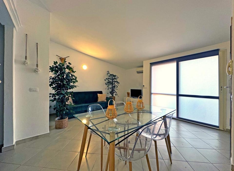 TV and multimedia, Living room, Dining area