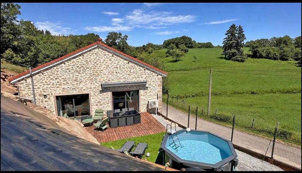 La Grange du Loup, accès direct au tour du lac de Saint Pardoux House in Nouvelle-Aquitaine
