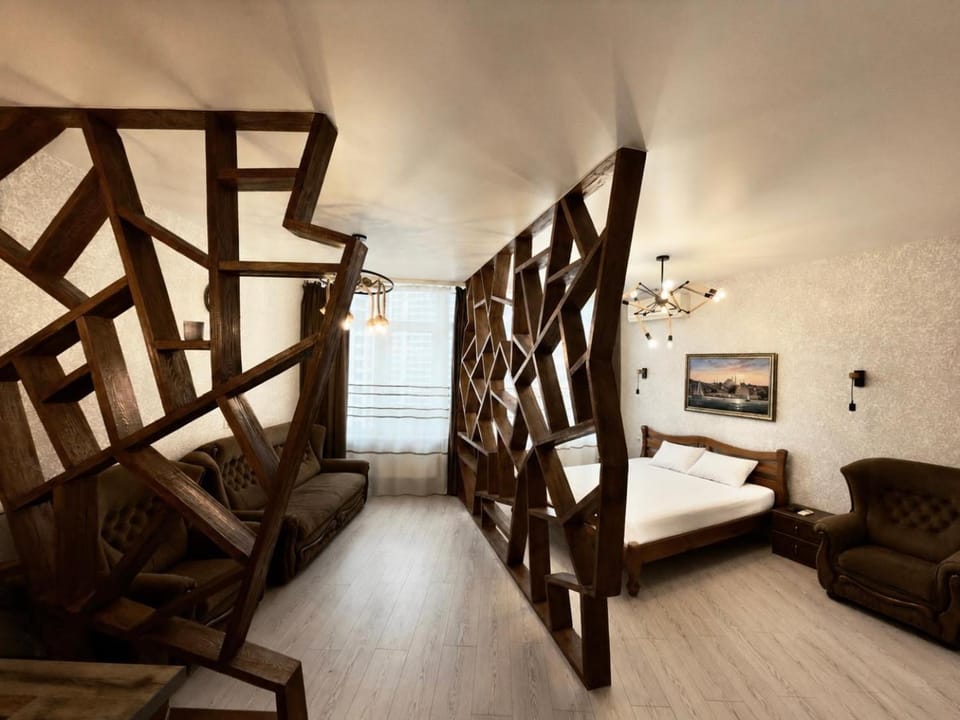 Bed, TV and multimedia, Living room, Photo of the whole room, Seating area, Bedroom