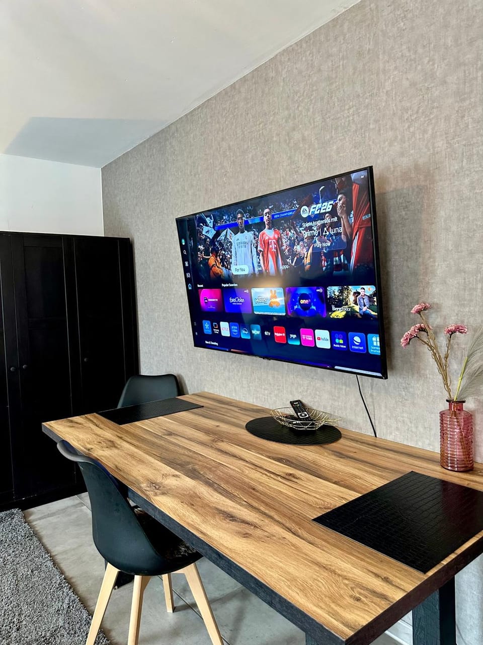 3 Bedroom Apartment near Düsseldorf Messe & Airport 6 Single Beds WiFi Apartment in Duisburg