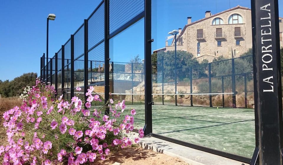 Garden, Tennis court
