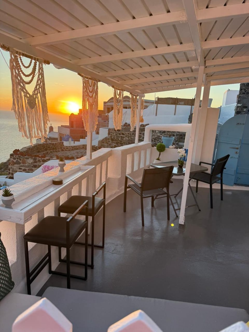 Property building, Patio, Day, Natural landscape, View (from property/room), Balcony/Terrace, Living room, Seating area, Dining area, Sea view, Sea view, Sunrise, Sunset