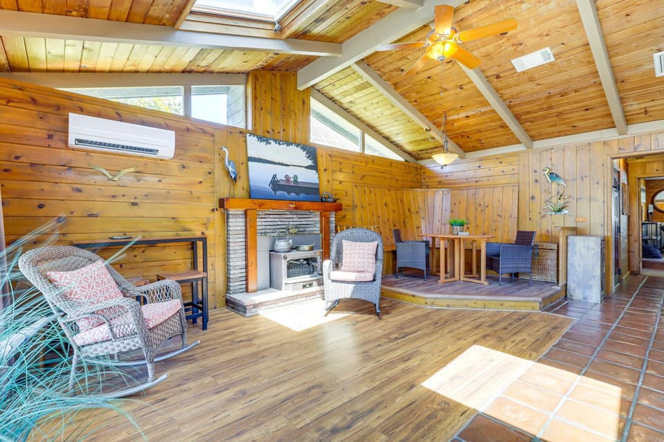 Angler's Paradise! Clear Lake Home w/ Scenic Views House in Clear Lake