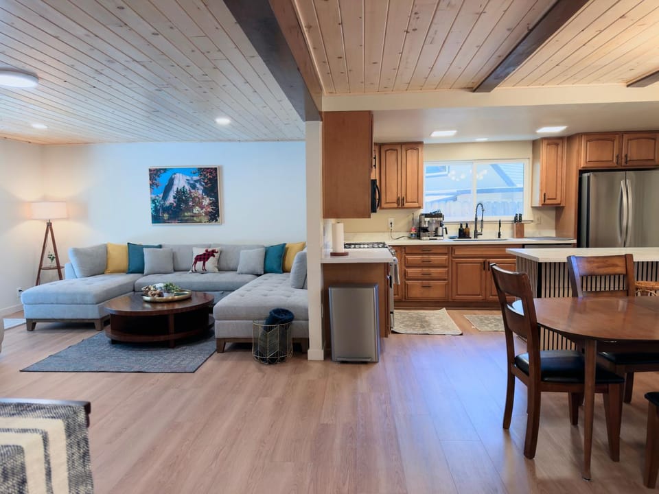 Kitchen or kitchenette, Living room, Dining area
