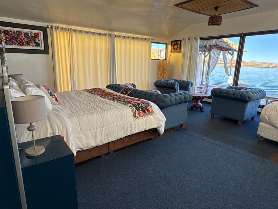 Bed, Natural landscape, Living room, Photo of the whole room, Seating area, Bedroom, Lake view