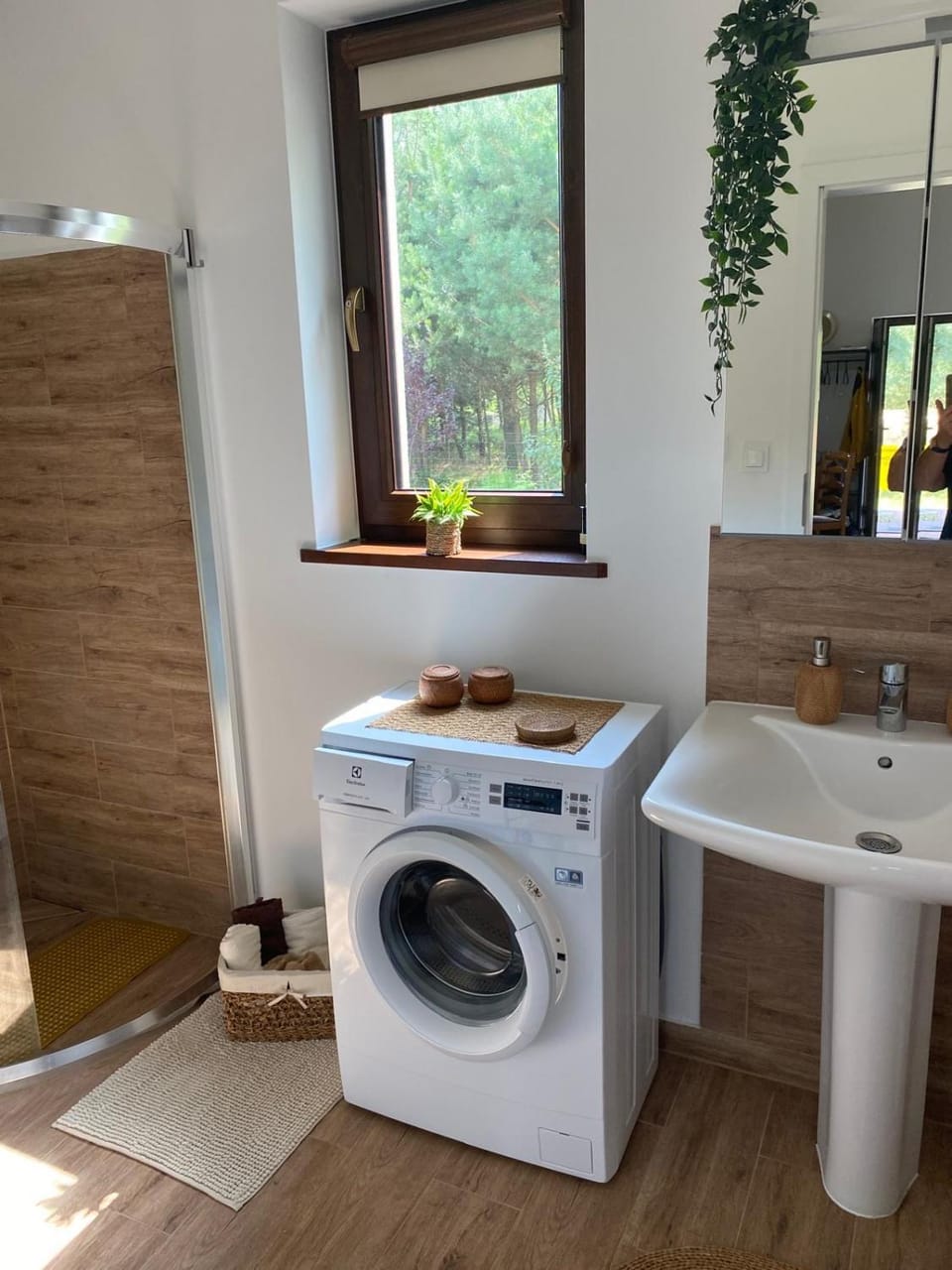Bathroom, laundry, washing machine, washing machine