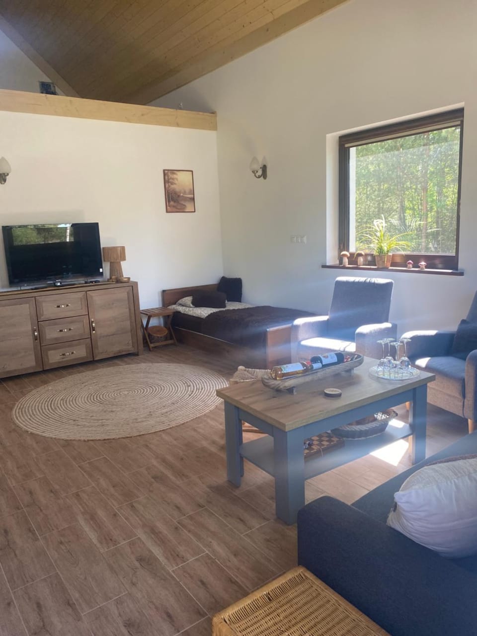 Communal lounge/ TV room, TV and multimedia, Living room, Seating area, Evening entertainment
