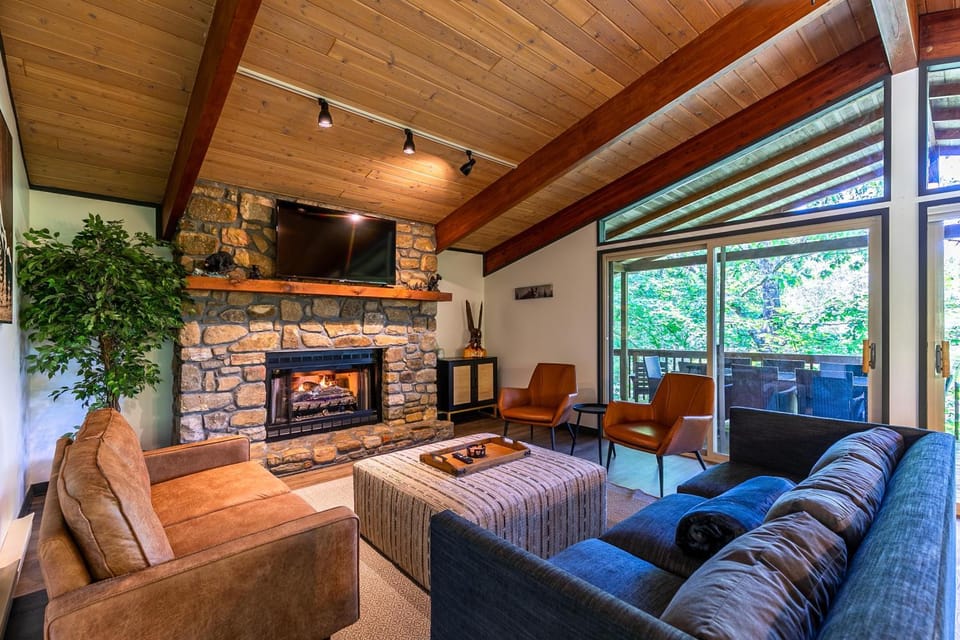 Chasing Birdies House in Beech Mountain