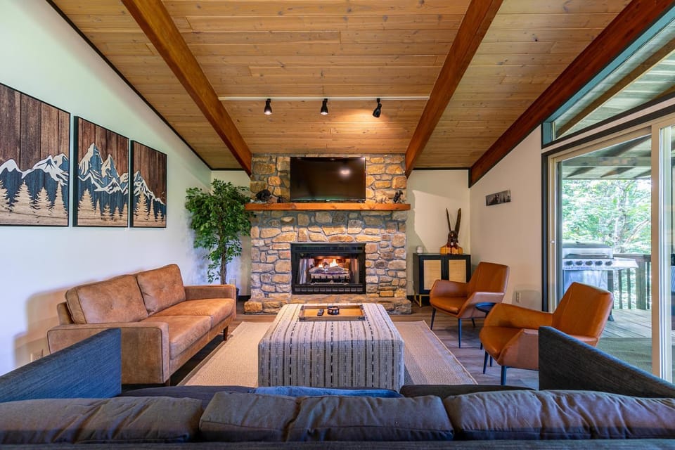 Chasing Birdies House in Beech Mountain
