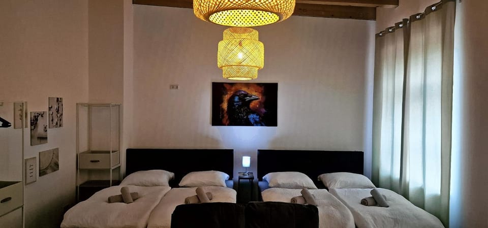 Communal lounge/ TV room, TV and multimedia, Living room, Bedroom