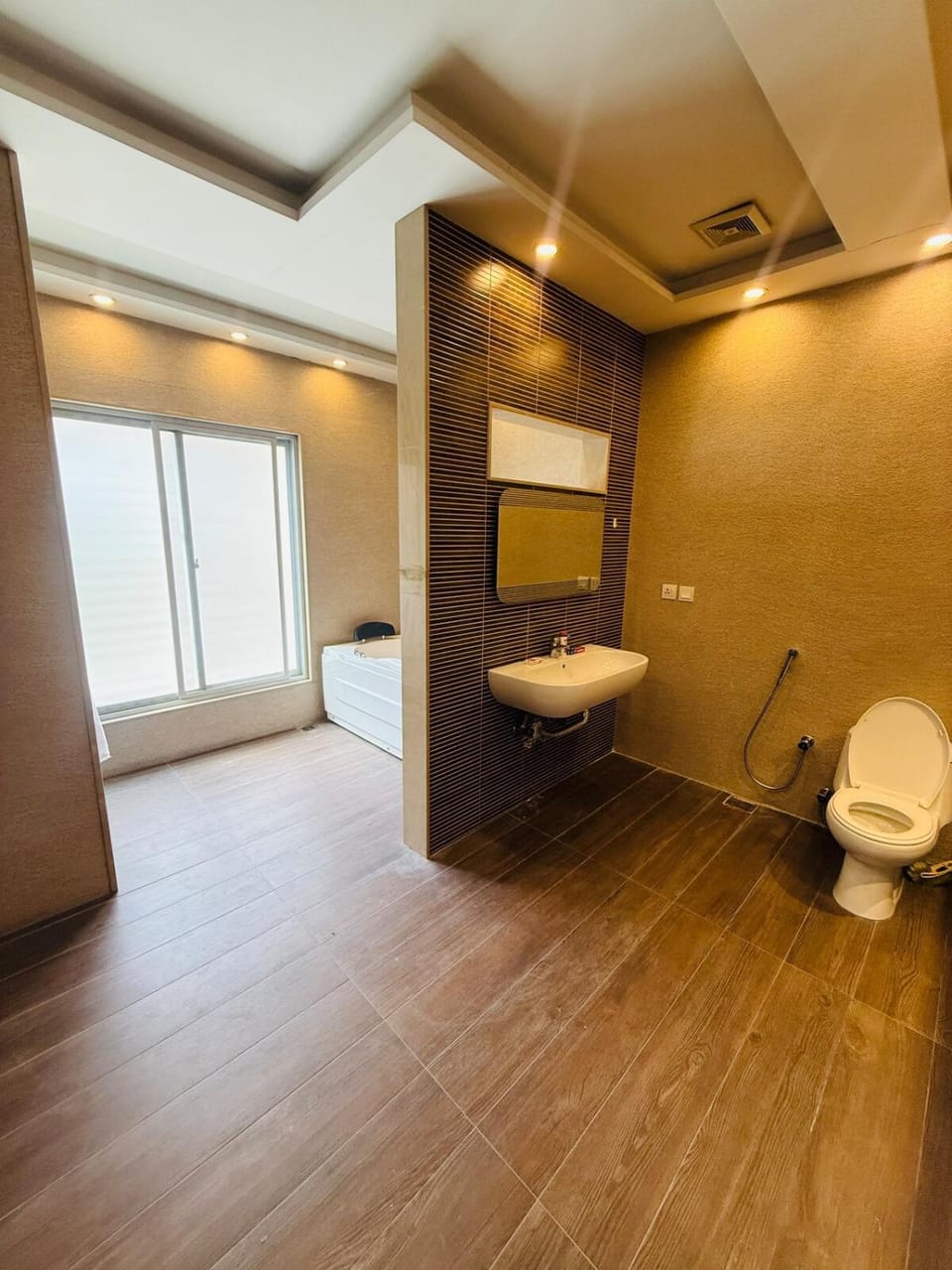 Ultra Modern 1 Kanal Private House Jacuzzi 6 Bedrooms DHA Phase 4 Villa in Lahore