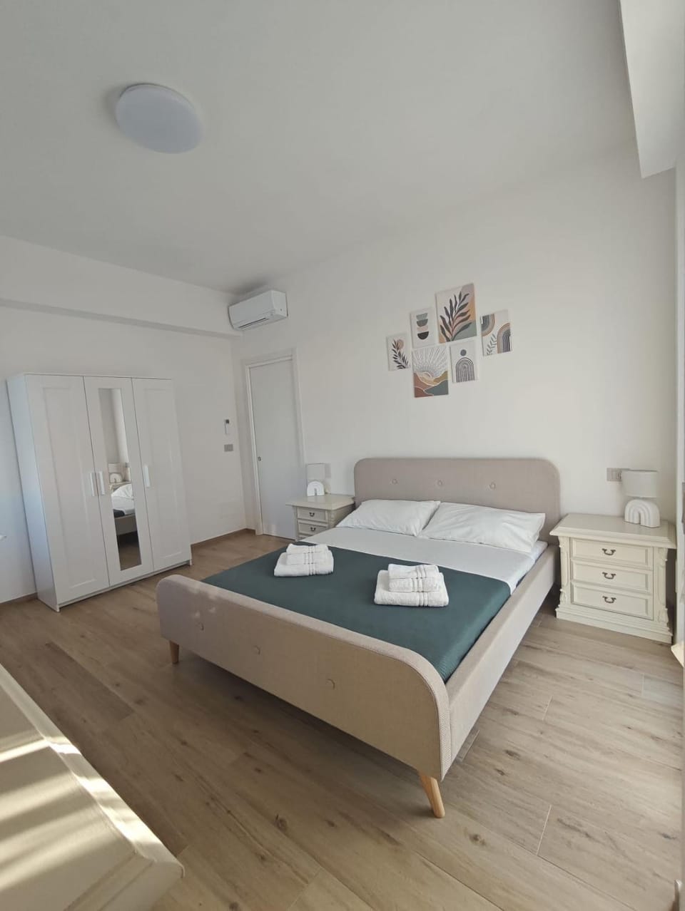 Bed, Bedroom, towels, wardrobe, air conditioner