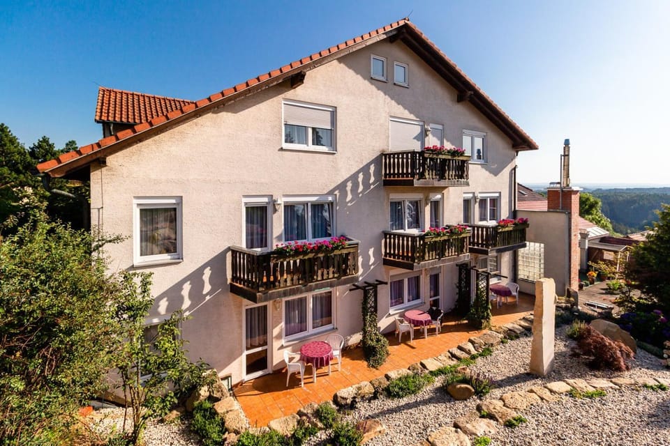 Property building, Garden, Balcony/Terrace